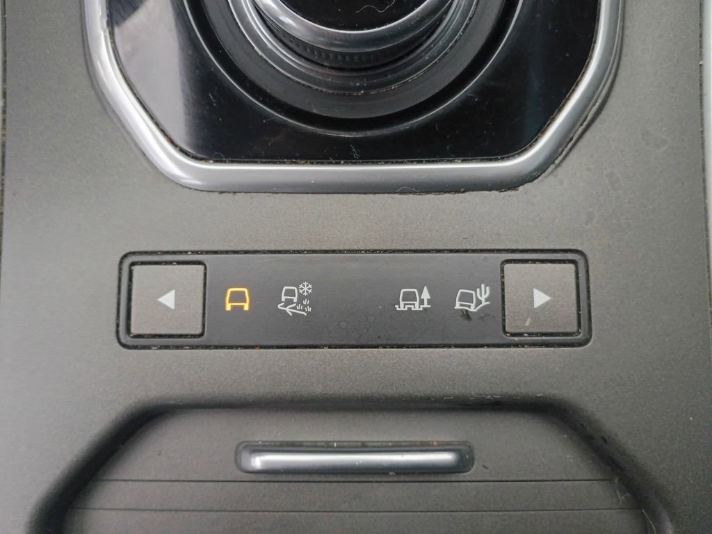 Used 2017 Land Rover Range Rover Evoque SE image 28