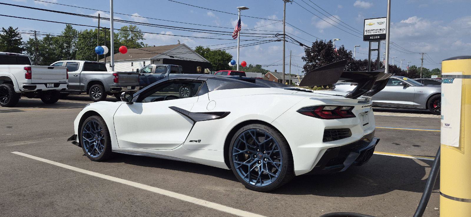 Used 2025 Chevrolet Corvette ZR1 w/ ZR1 Carbon Fiber Aero Package RWD image 11