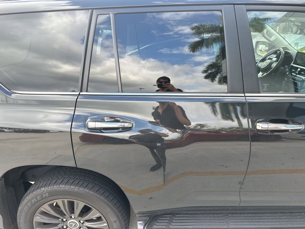 Used 2023 Lexus GX 460 Premium w/ Accessory Package image 8