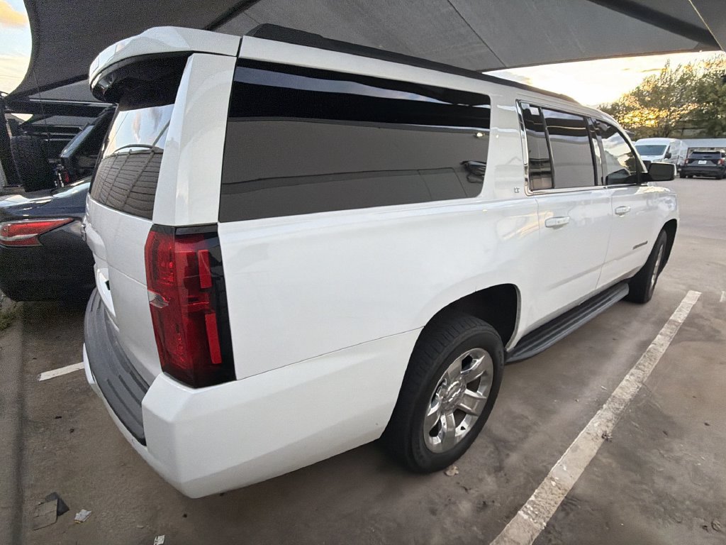 Used 2018 Chevrolet Suburban LT RWD image 3
