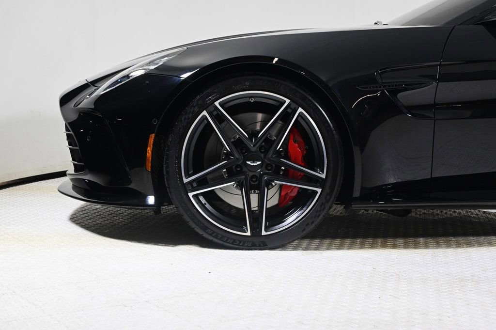 Used 2025 Aston Martin V8 Vantage Coupe image 4