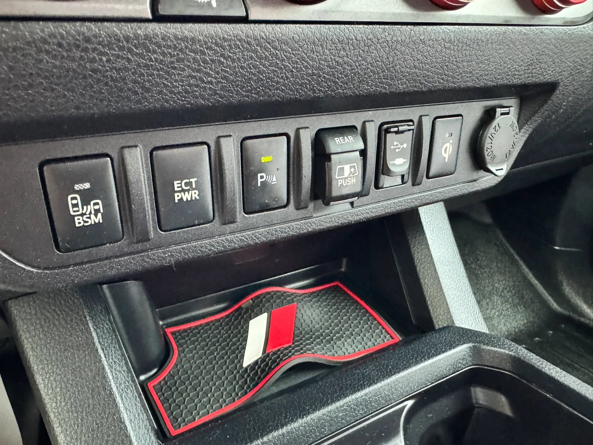 Used 2018 Toyota Tacoma TRD Off-Road w/ Technology Package AWD/4WD image 30