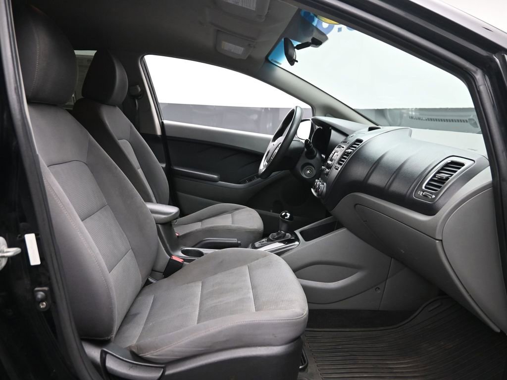Used 2017 Kia Forte LX image 7