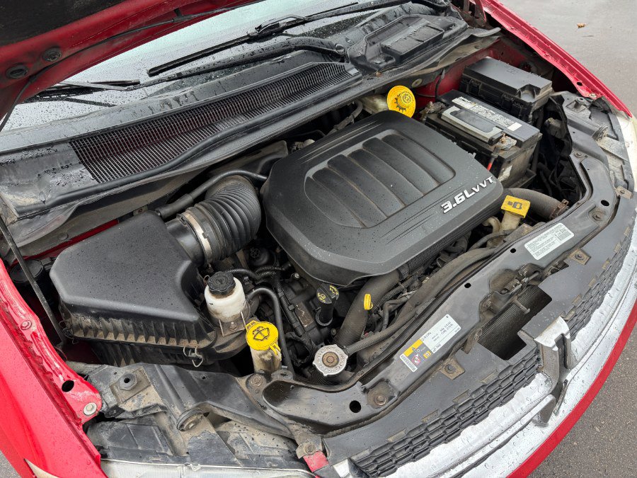 Used 2014 Dodge Grand Caravan SE image 26