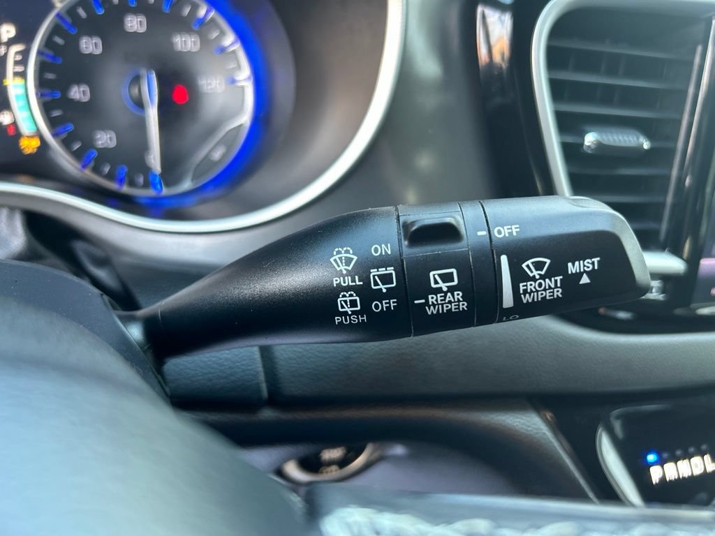 Used 2025 Chrysler Pacifica Select FWD image 23