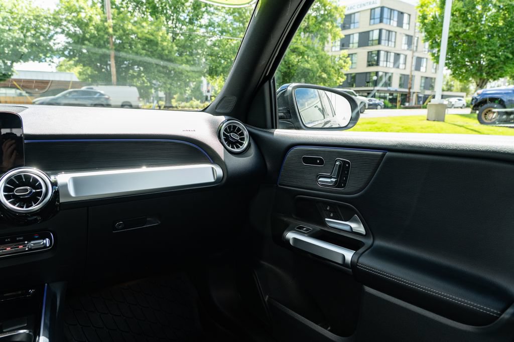 Used 2023 Mercedes-Benz GLB 250 4MATIC image 10