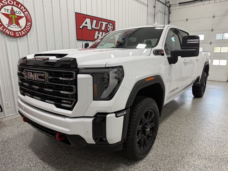 Used 2026 GMC Sierra 2500 AT4 AWD/4WD image 2