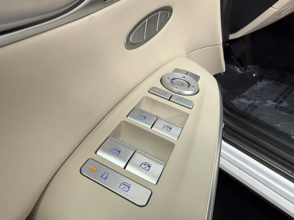 Used 2026 Genesis GV70 2.5T Select image 14