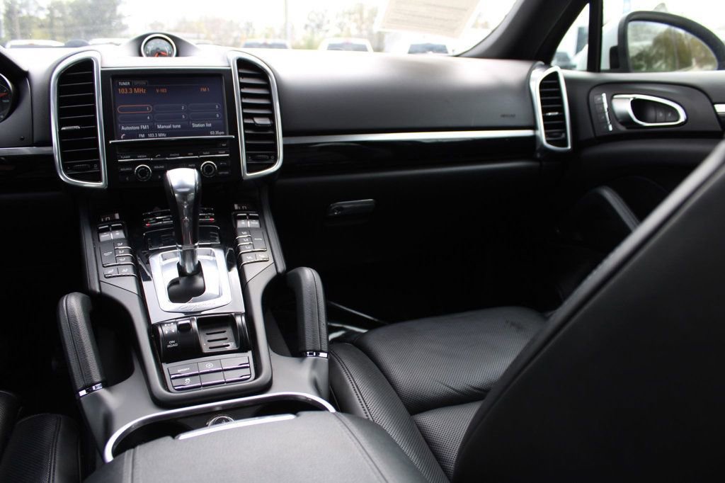 Used 2014 Porsche Cayenne Platinum Edition AWD/4WD image 28