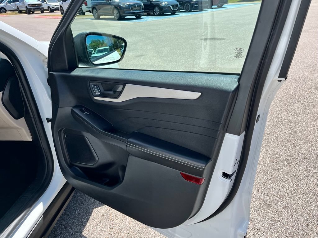 Used 2022 Ford Escape SE w/ Convenience Package FWD image 12