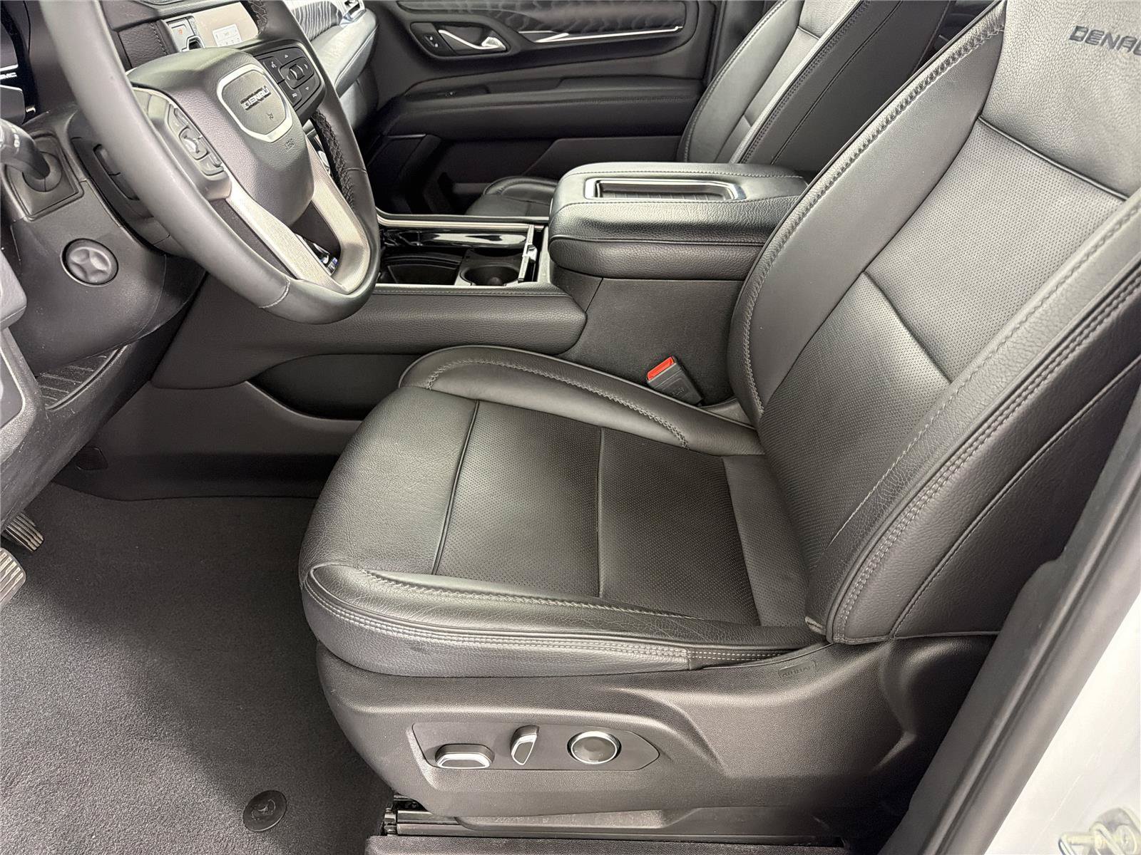 Certified 2024 GMC Yukon XL Denali RWD image 7