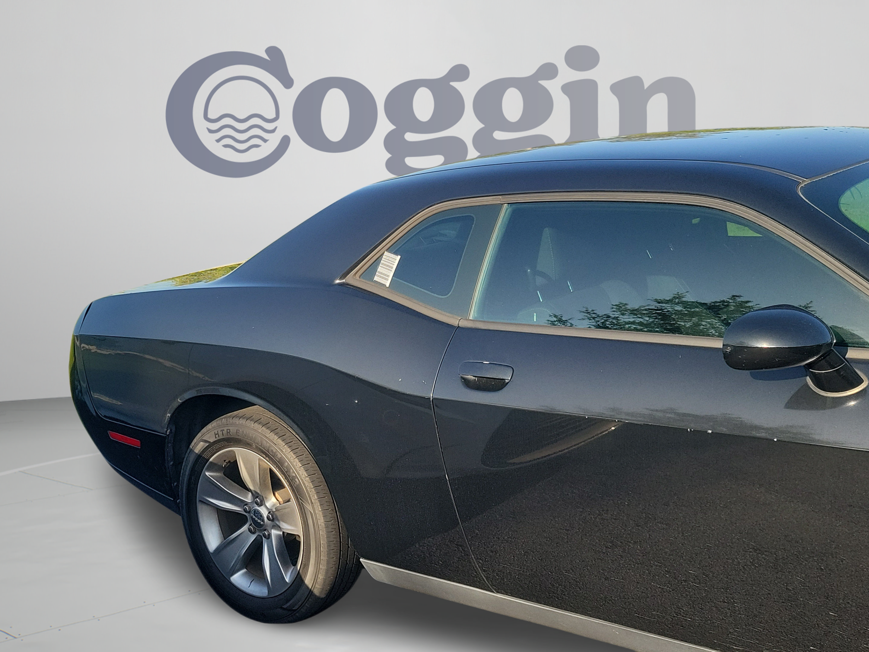 Used 2016 Dodge Challenger SXT RWD image 18