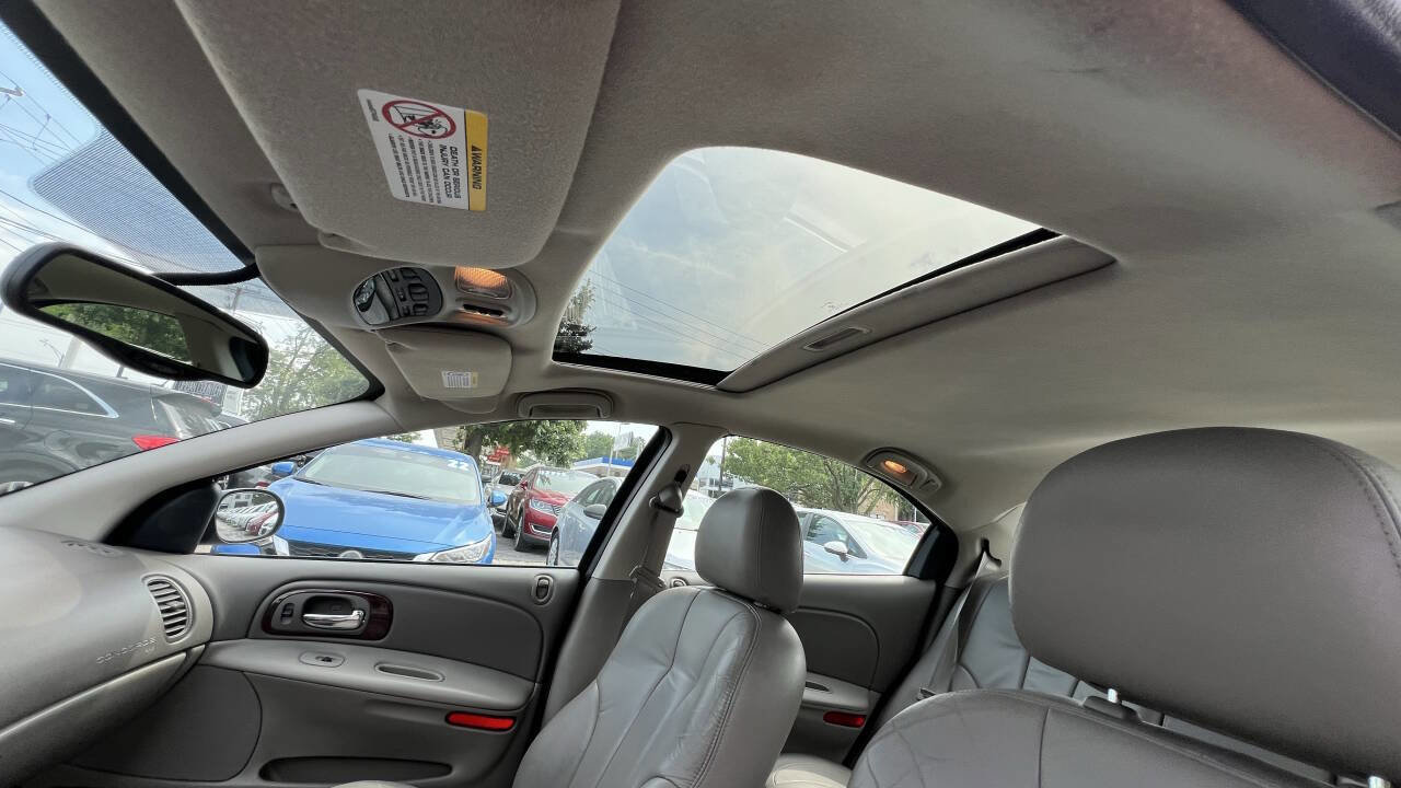 Used 2004 Chrysler Concorde LXi image 16