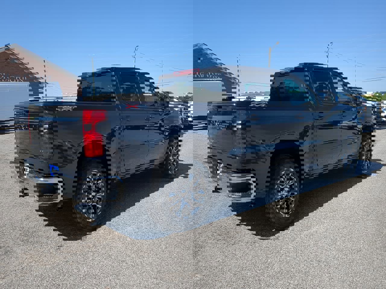 Used 2022 Chevrolet Silverado 1500 LT w/ Protection Package AWD/4WD image 3