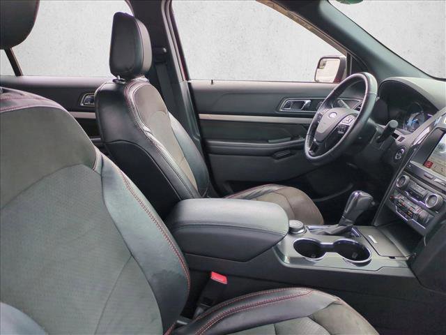 Used 2018 Ford Explorer XLT w/ Equipment Group 202A image 21