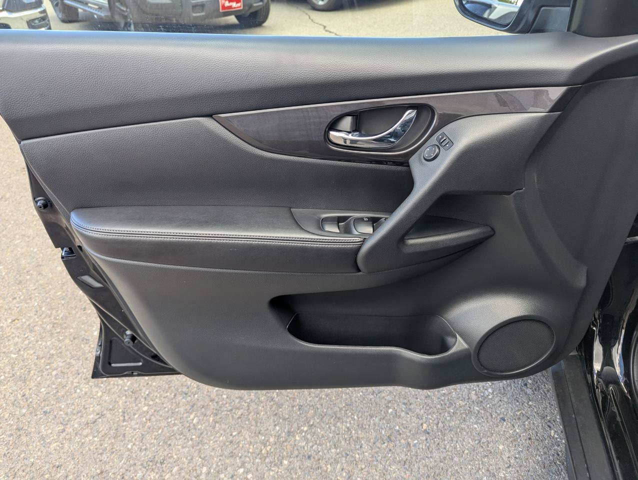 Used 2019 Nissan Rogue S w/ Special Edition Package AWD/4WD image 10