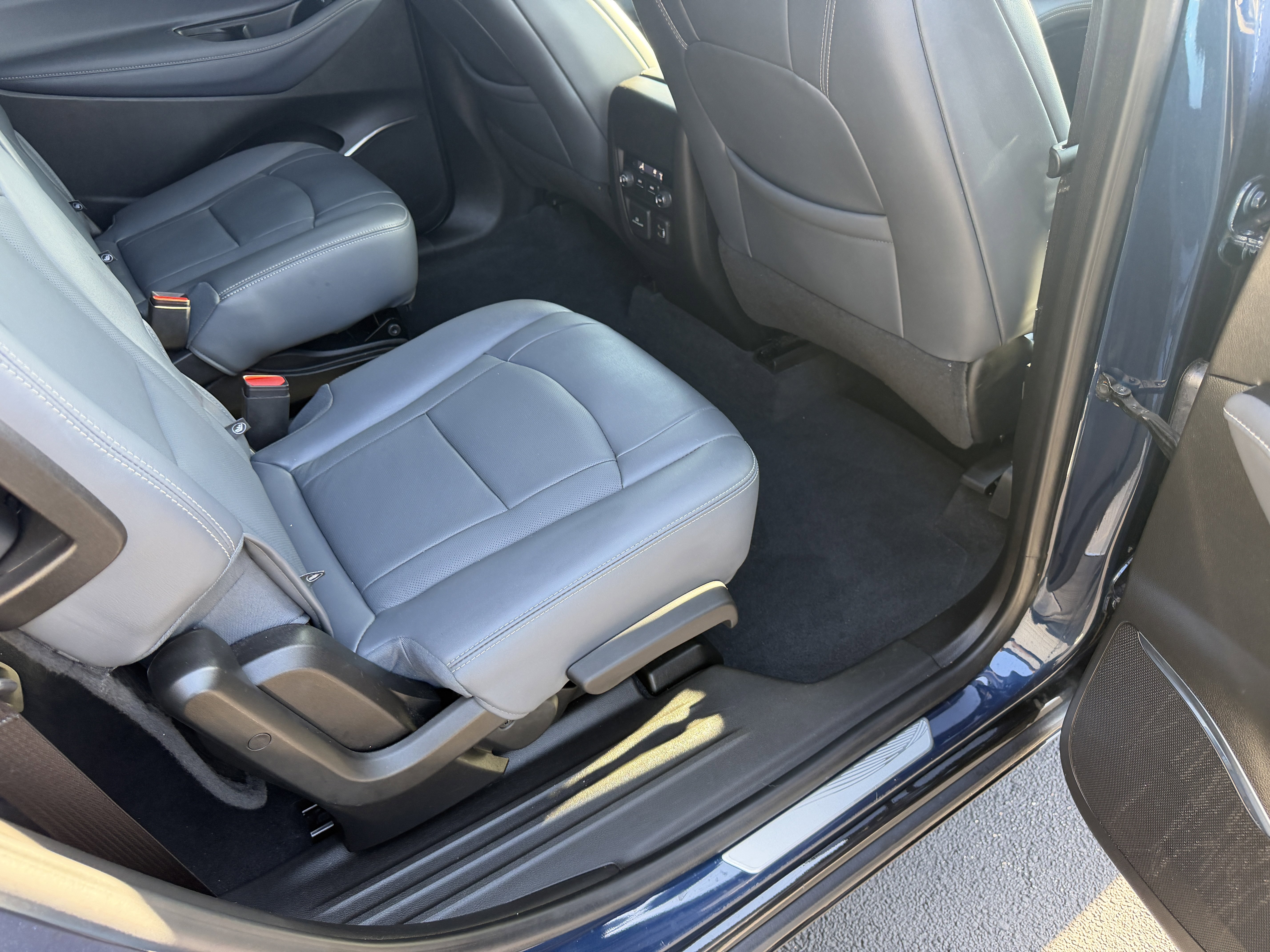 Used 2023 Buick Enclave Essence w/ Experience Buick Package FWD image 16