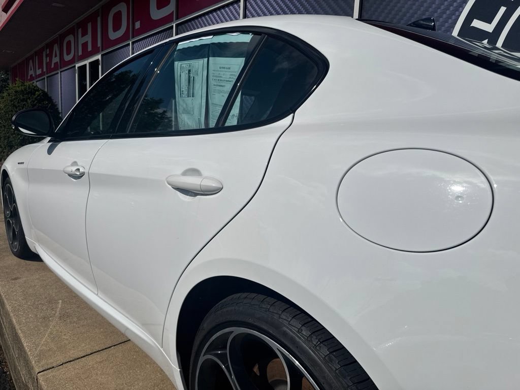 Used 2023 Alfa Romeo Giulia Veloce AWD/4WD image 13