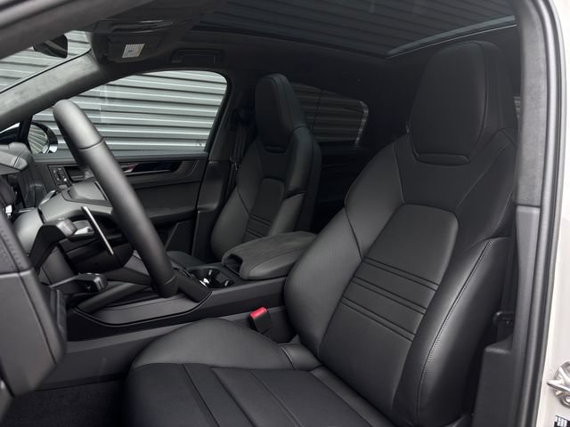 New 2026 Porsche Cayenne GTS AWD/4WD image 5