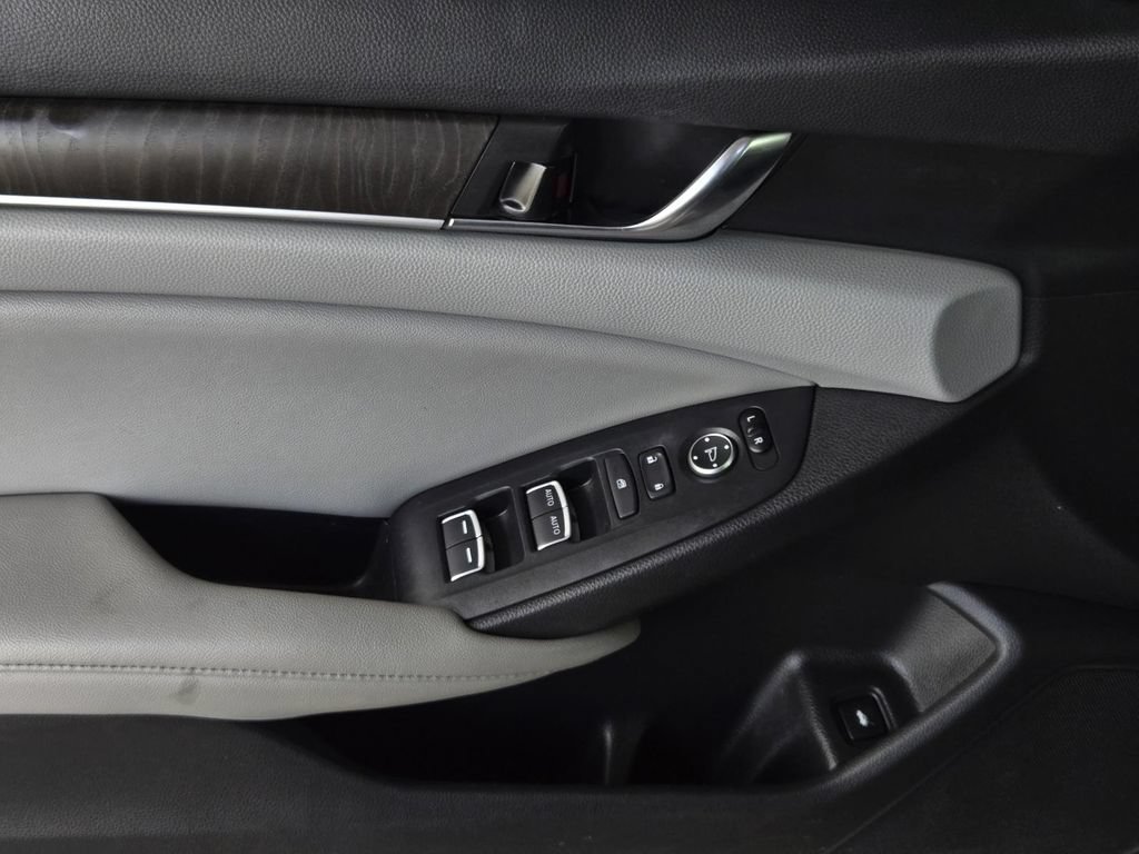 Used 2020 Honda Accord EX image 16