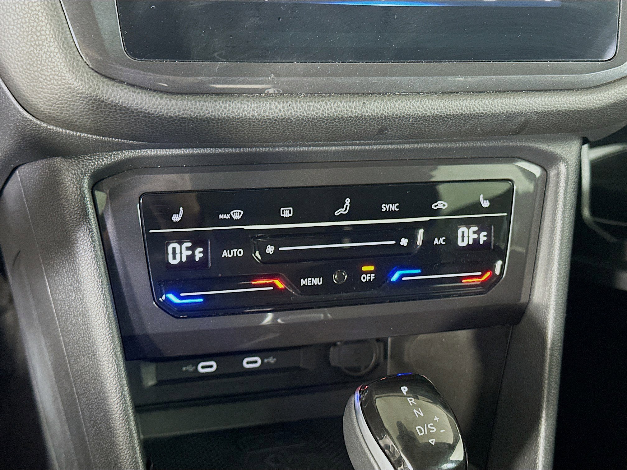 Used 2024 Volkswagen Tiguan SE image 23