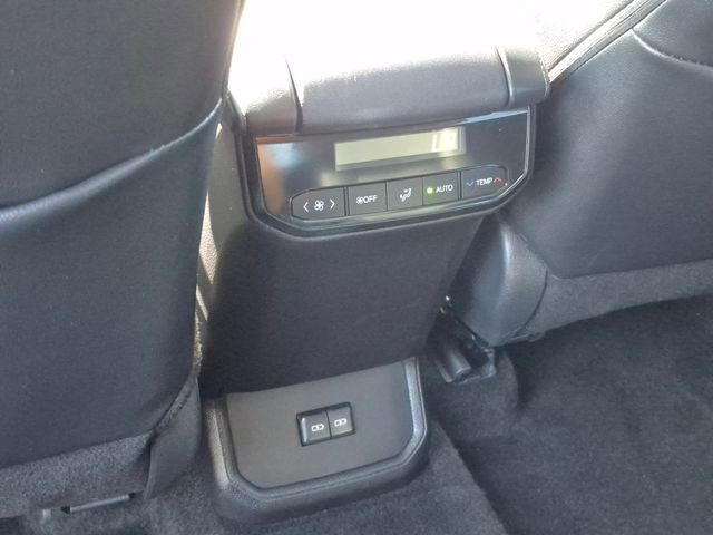 Used 2025 Toyota Highlander XLE FWD image 17