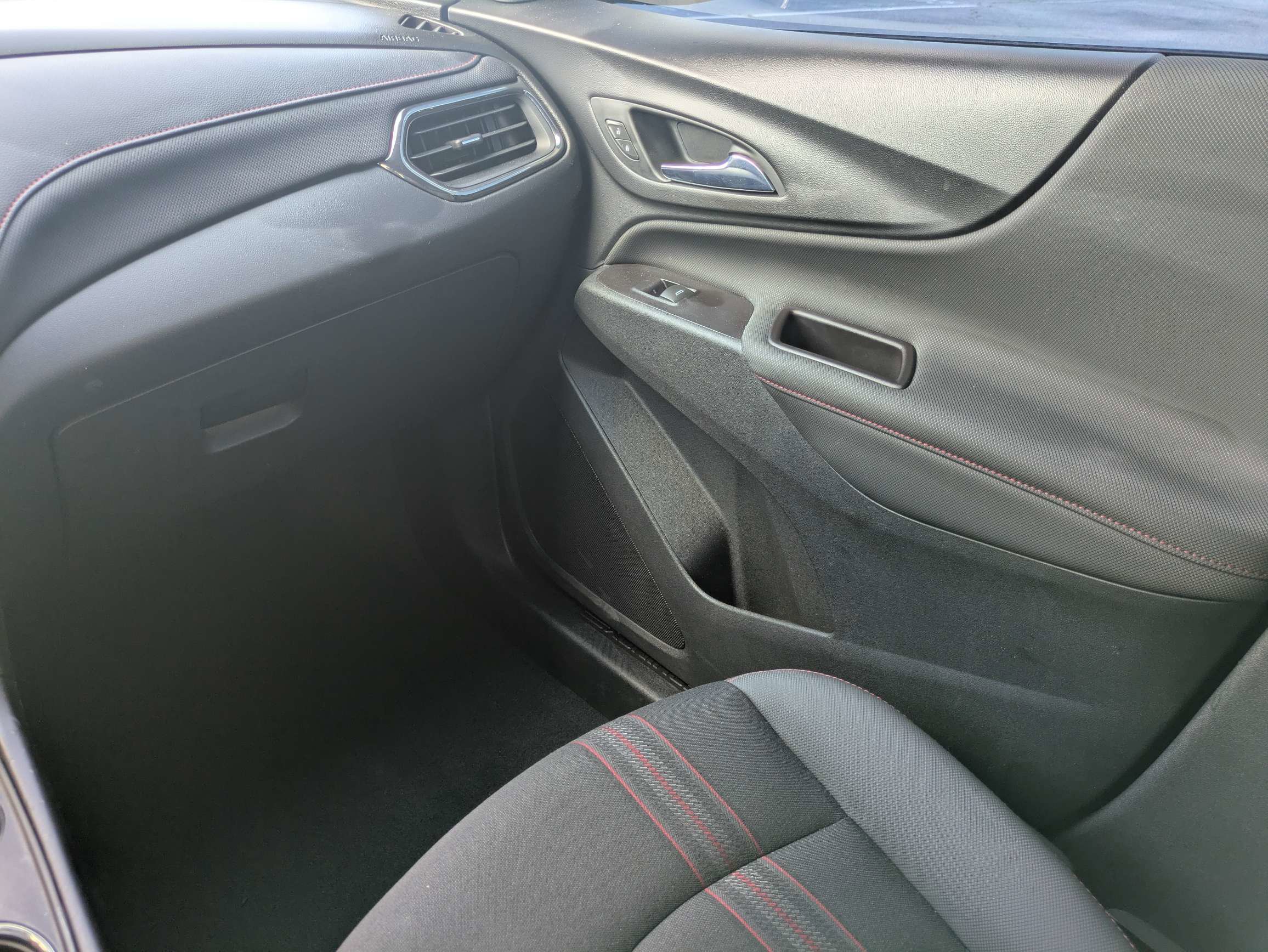 Used 2022 Chevrolet Equinox RS FWD image 12