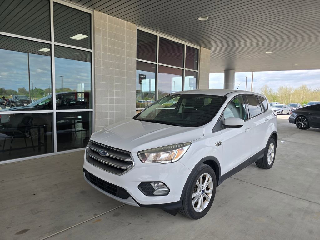 Used 2017 Ford Escape SE image 3