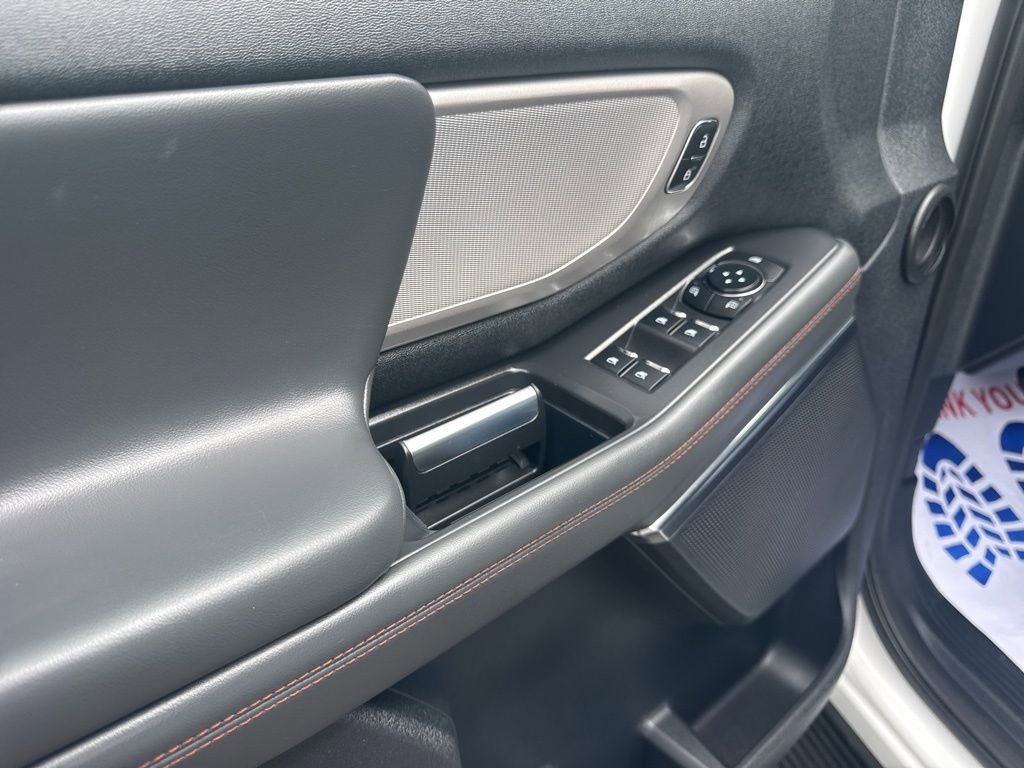 Used 2025 Ford Expedition Active AWD/4WD image 31