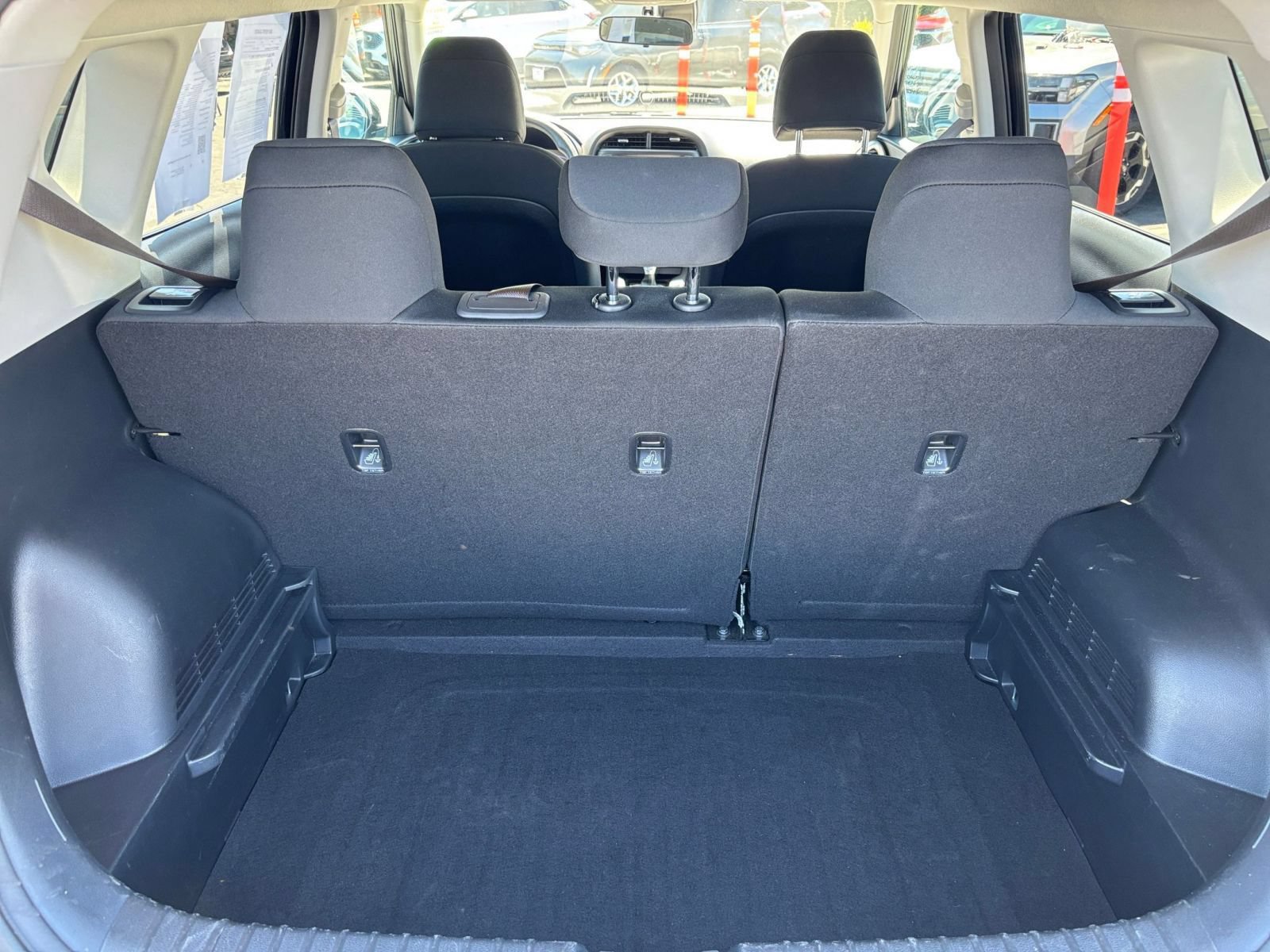 Used 2025 Kia Soul LX w/ LX Technology Package FWD image 29