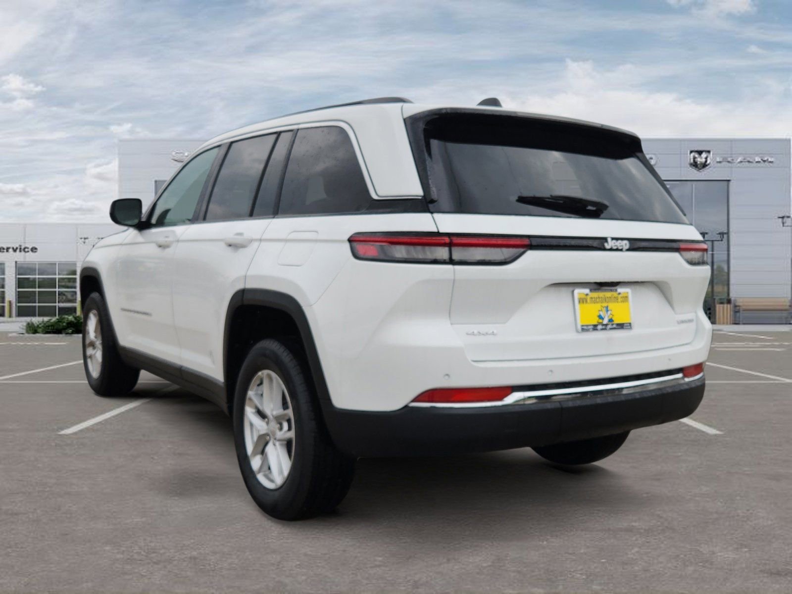 New 2026 Jeep Grand Cherokee Laredo RWD image 3