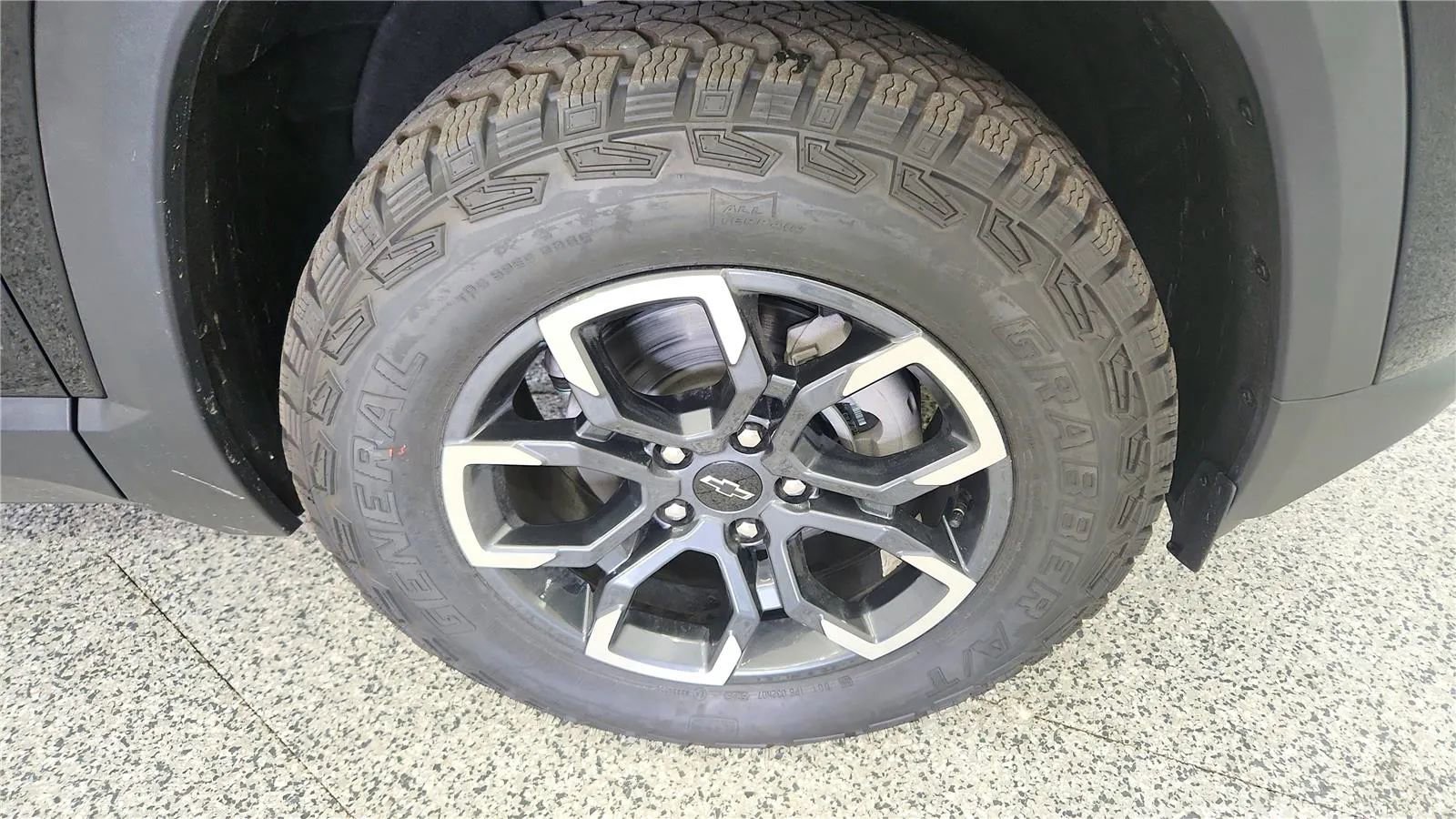 New 2026 Chevrolet Equinox ACTIV w/ Convenience Package III AWD/4WD image 13