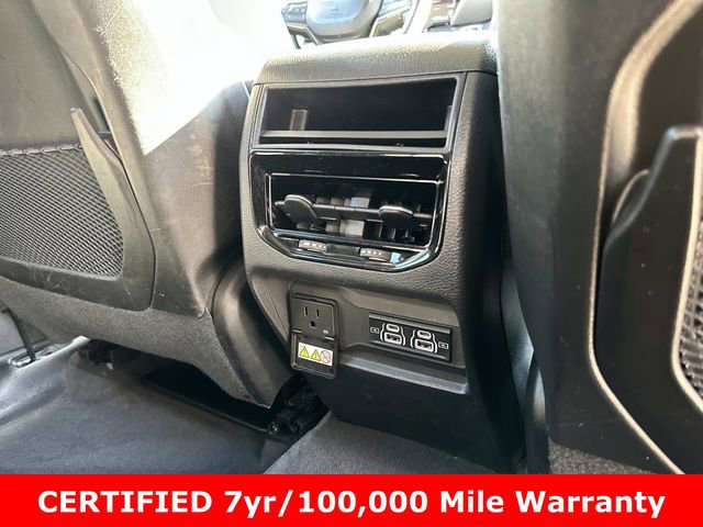 Used 2023 Jeep Grand Cherokee Laredo w/ Luxury Tech Group I AWD/4WD image 13