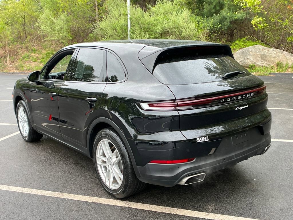 Used 2024 Porsche Cayenne AWD/4WD image 3