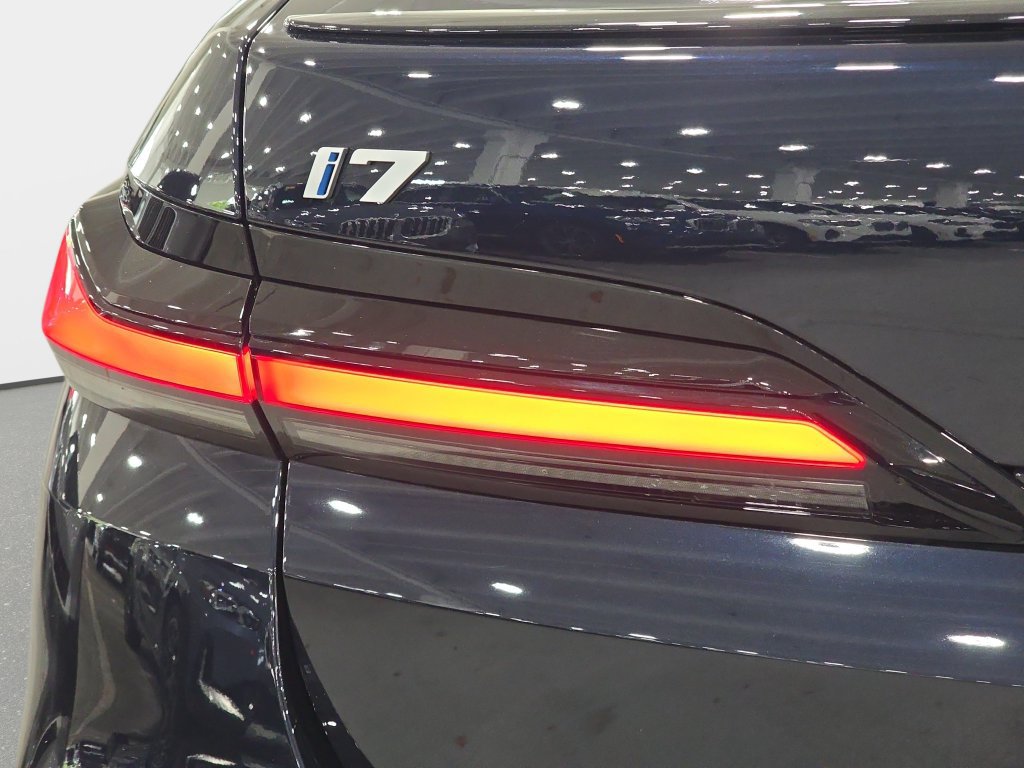 Certified 2023 BMW i7 xDrive60 AWD/4WD image 25