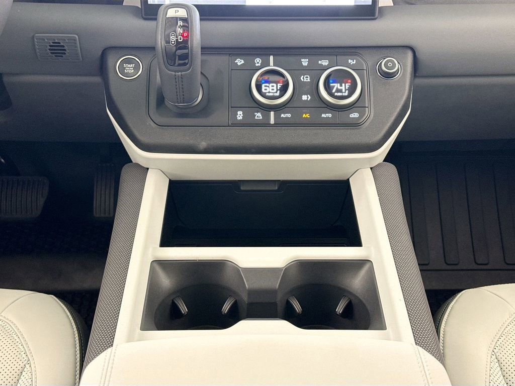 Used 2025 Land Rover Defender 110 S image 12