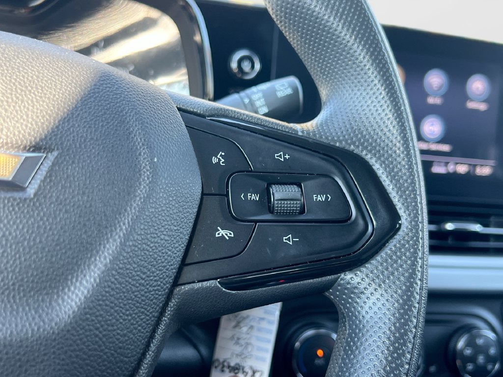 Used 2025 Chevrolet Trax LS w/ LS Convenience Package FWD image 35