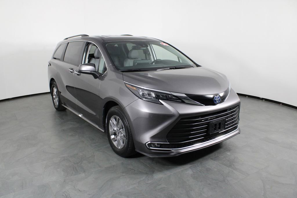 Used 2024 Toyota Sienna XLE image 15
