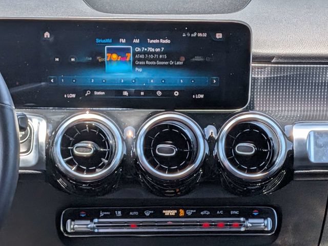 Used 2021 Mercedes-Benz GLB 250 w/ Premium Package image 17