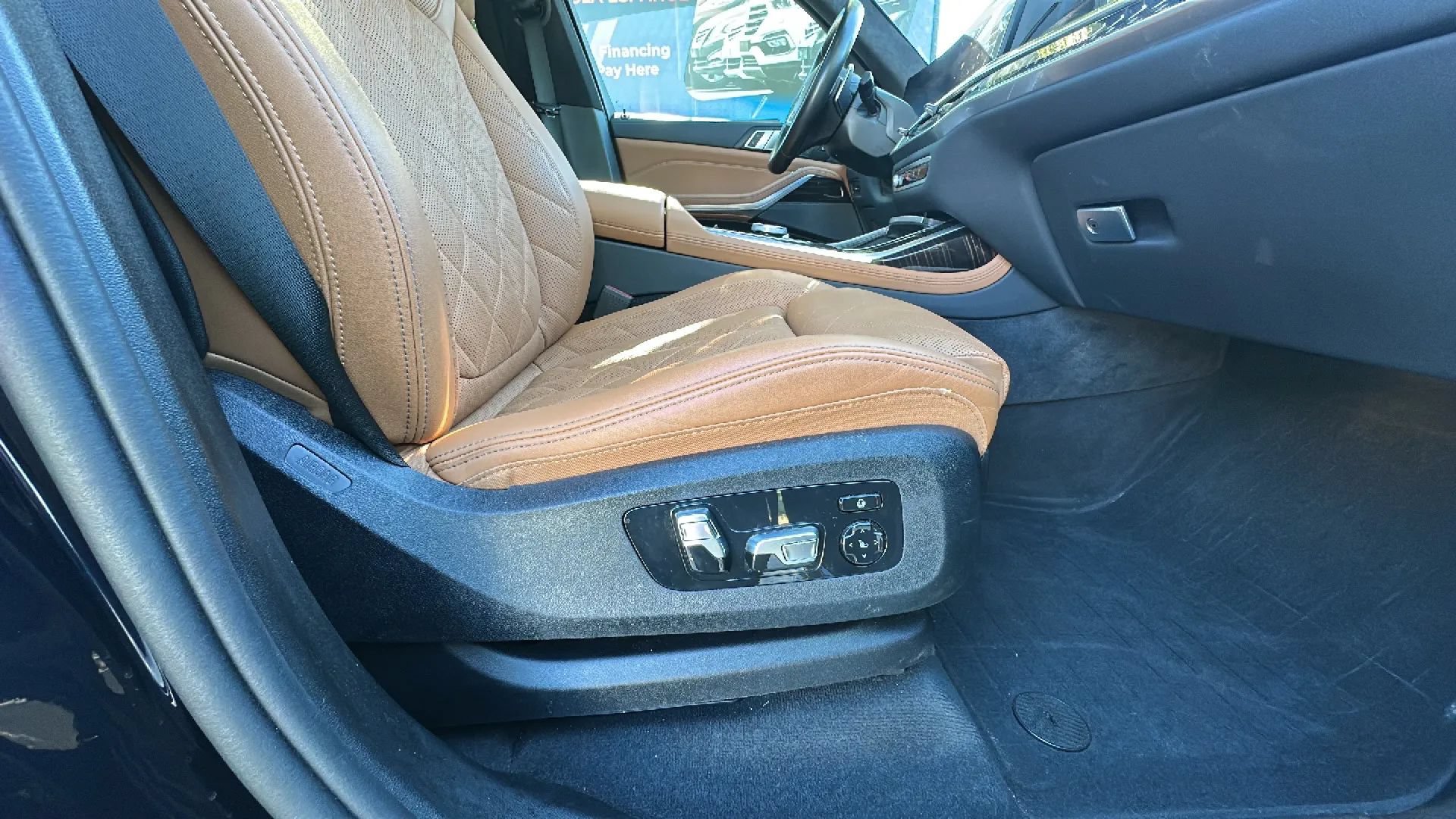 Used 2024 BMW X7 xDrive40i w/ M Sport Package AWD/4WD image 27