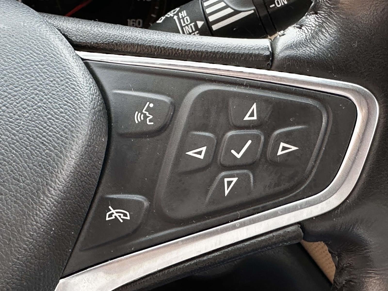 Used 2022 Chevrolet Equinox Premier AWD/4WD image 24