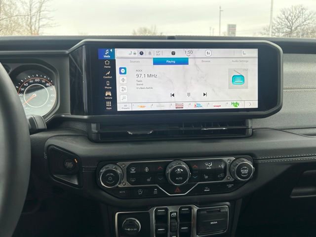 Used 2024 Jeep Wrangler Sahara image 18