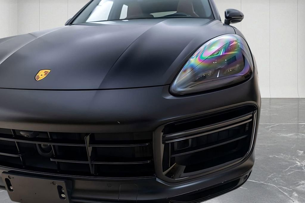 Used 2022 Porsche Cayenne Turbo image 9