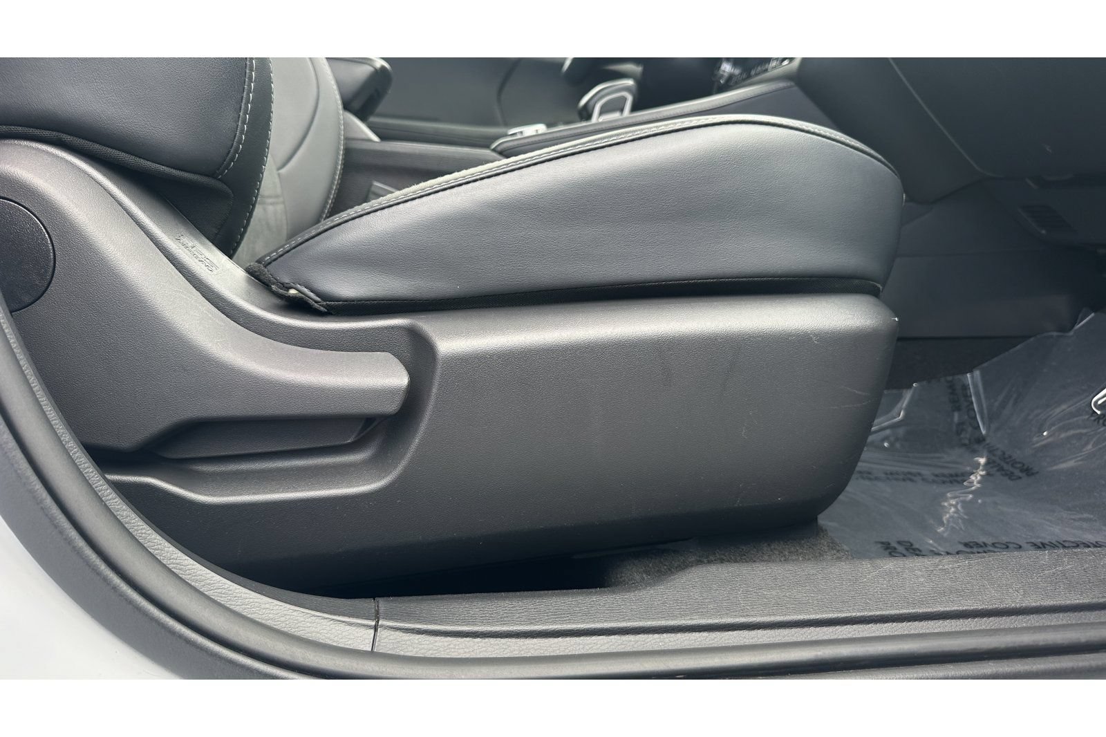 Used 2024 Mitsubishi Outlander AWD image 36