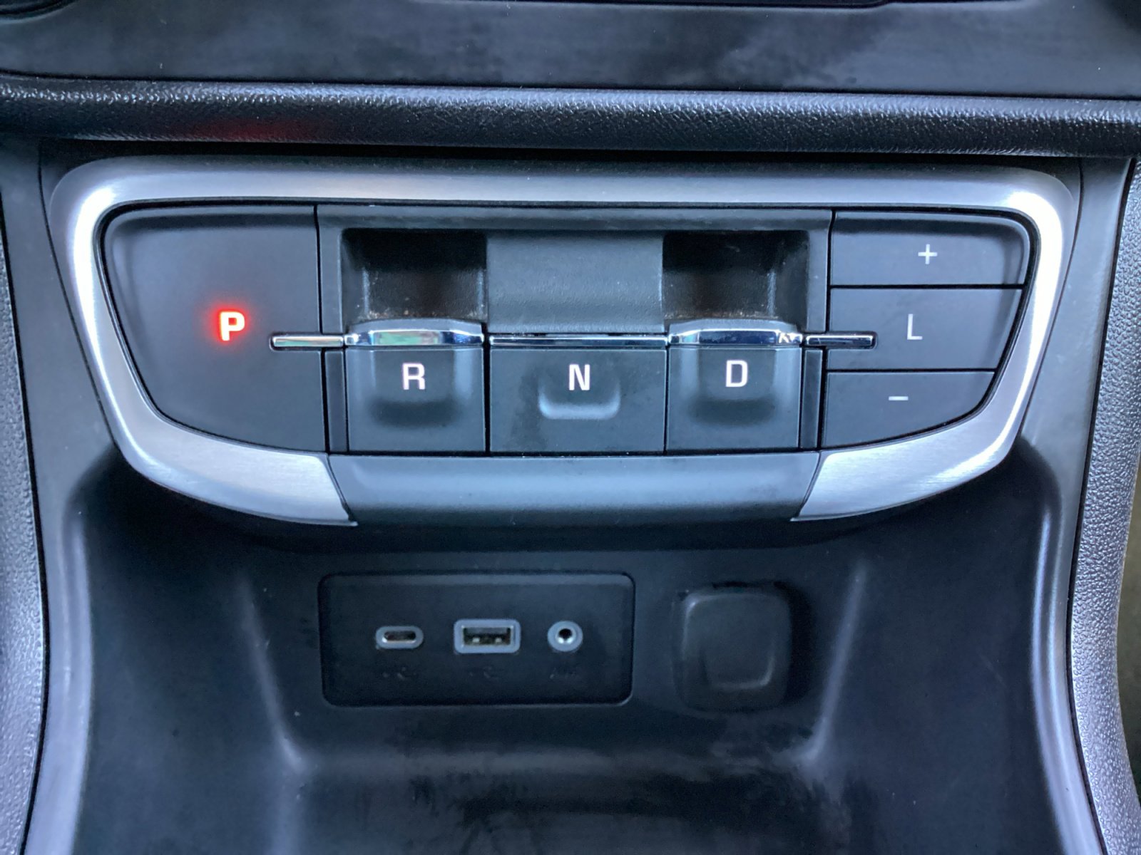 Used 2024 GMC Terrain SLE image 24