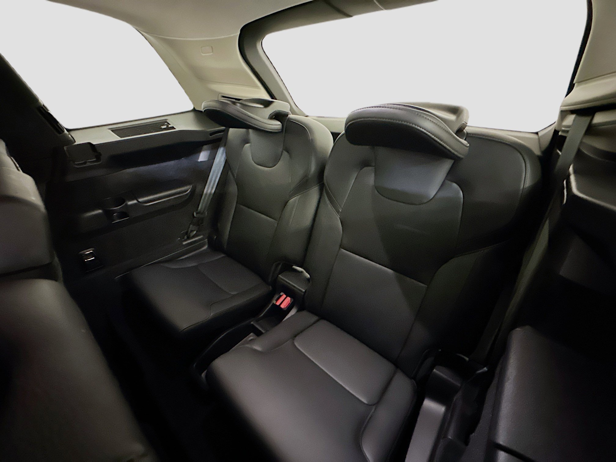 Used 2025 Volvo XC90 B5 Core image 31