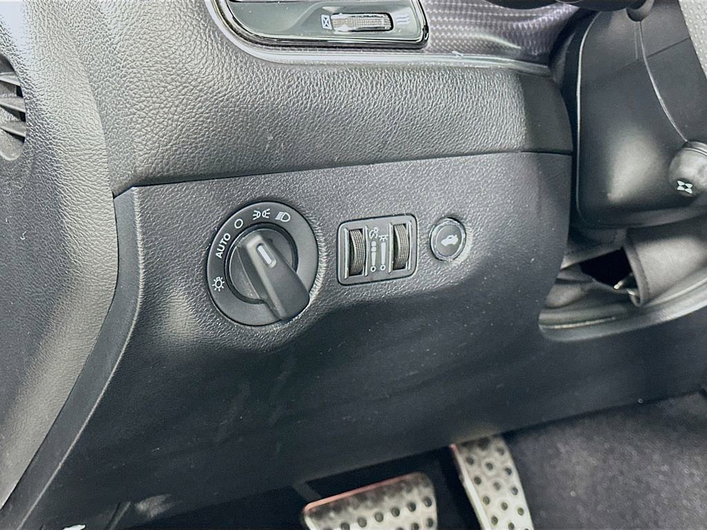 Used 2019 Dodge Challenger SRT Hellcat image 10