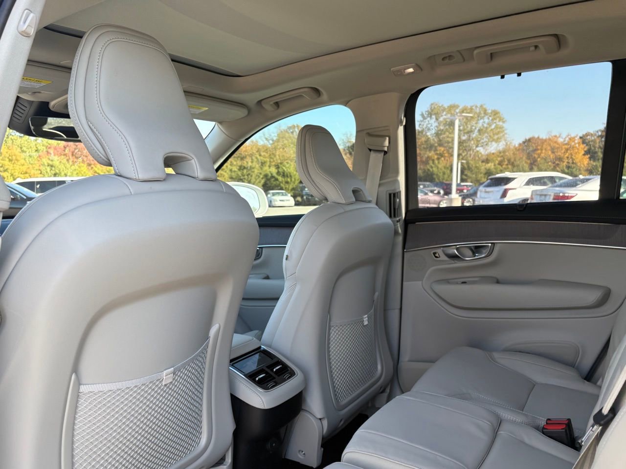 New 2026 Volvo XC90 B6 Ultra w/ Protection Package Premier image 18