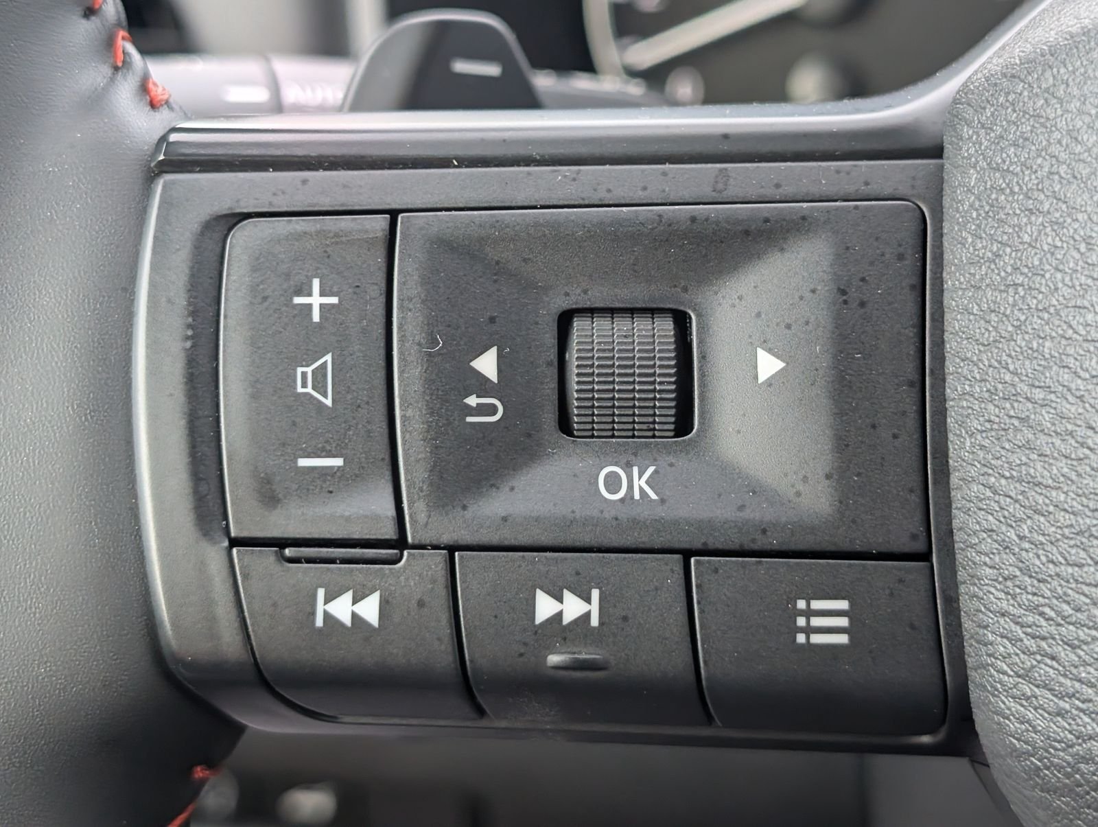 Used 2026 Nissan Rogue SV AWD/4WD image 23