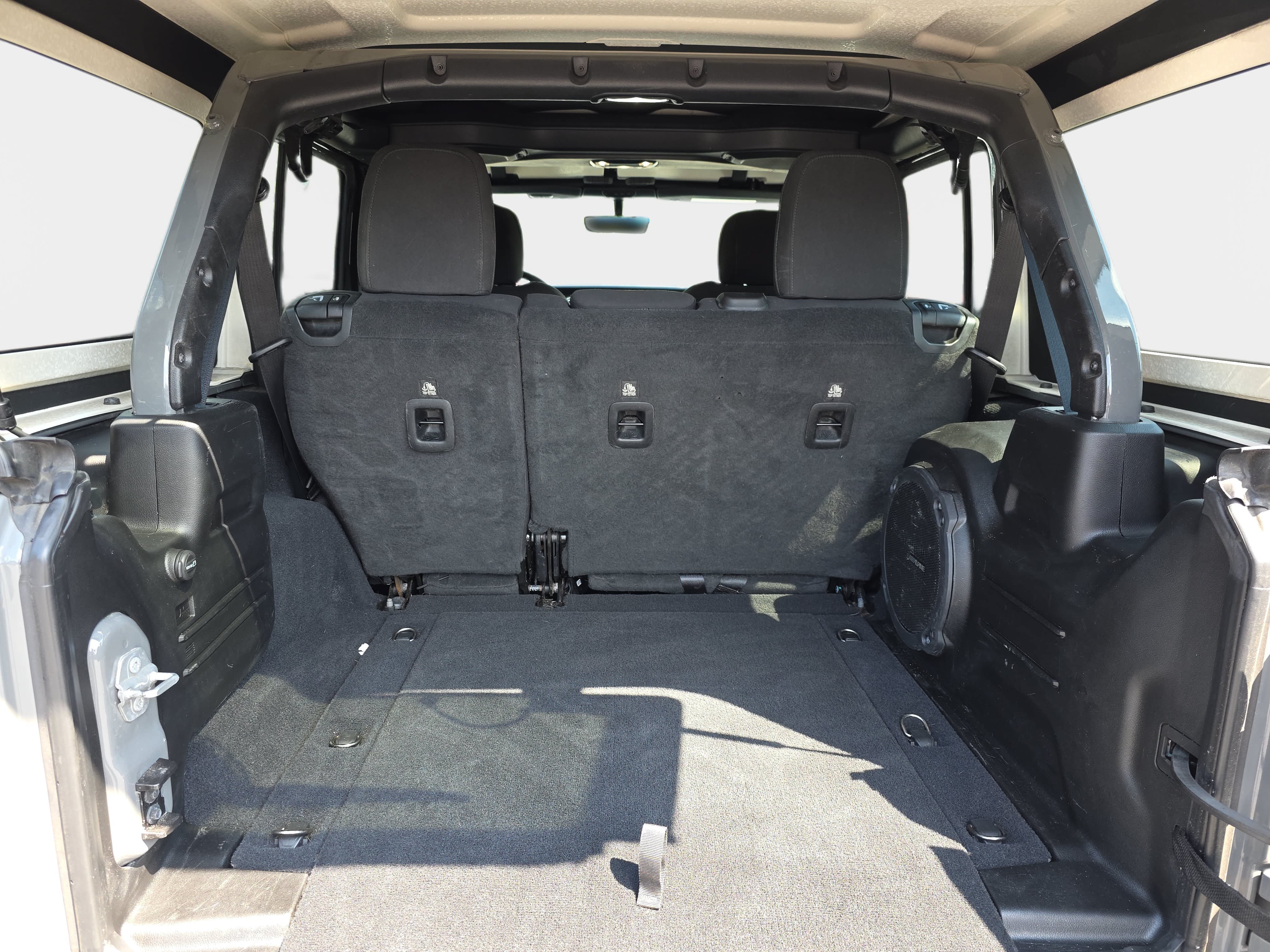 Used 2022 Jeep Wrangler Unlimited Sahara w/ Cold Weather Group AWD/4WD image 10